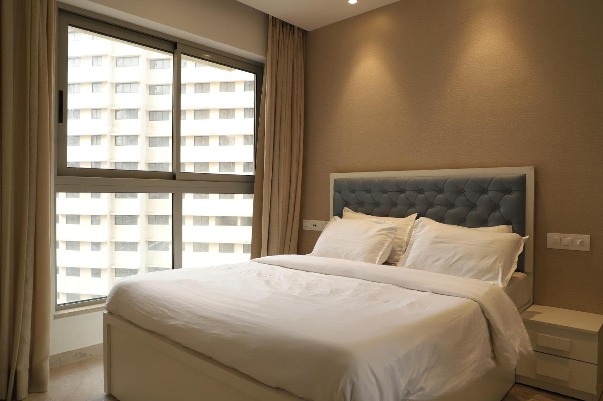 Zenia Luxury Suites And Serviced Apartments Мумбай Екстериор снимка
